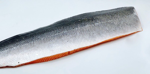 Filet de saumon avec peau écaillé 1p ±1,65kg