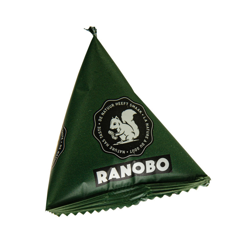 Black pepper peanuts piramide 15gx200